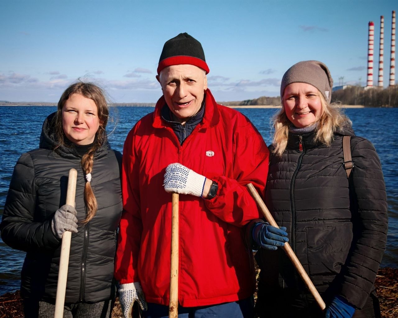 Масштабные работы по наведению порядка на пляже в Новолукомле