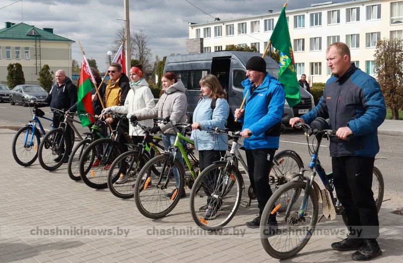 Сегодня на Чашниччине состоялся традиционный велопробег, приуроченный к Празднику труда и Дню Победы