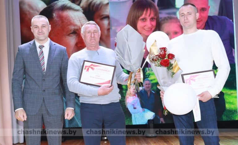 Фотофакт. На районную Доску почета  занесены  22 представителя разных сфер