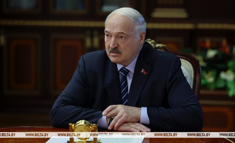 Лукашенко на встрече с российским губернатором предложил подставить плечо в нефтепереработке