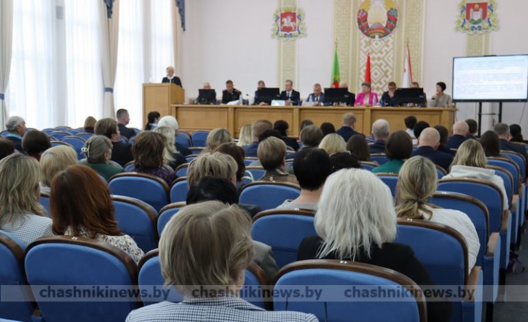 Чашникский район с рабочим визитом посетил начальник главного управления по образованию Витебского облисполкома Дмитрий Леонидович Хома