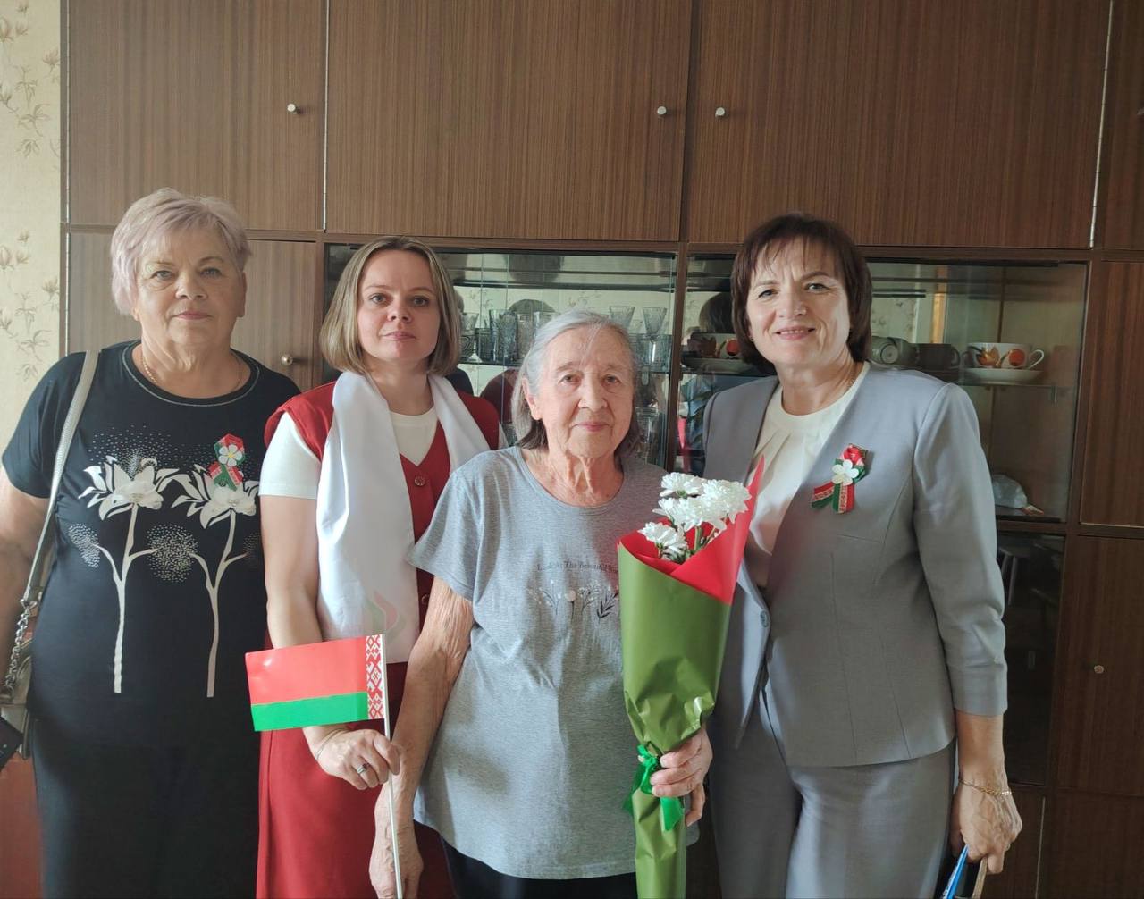 С Днём Победы поздравили узников и жителей блокадного Ленинграда