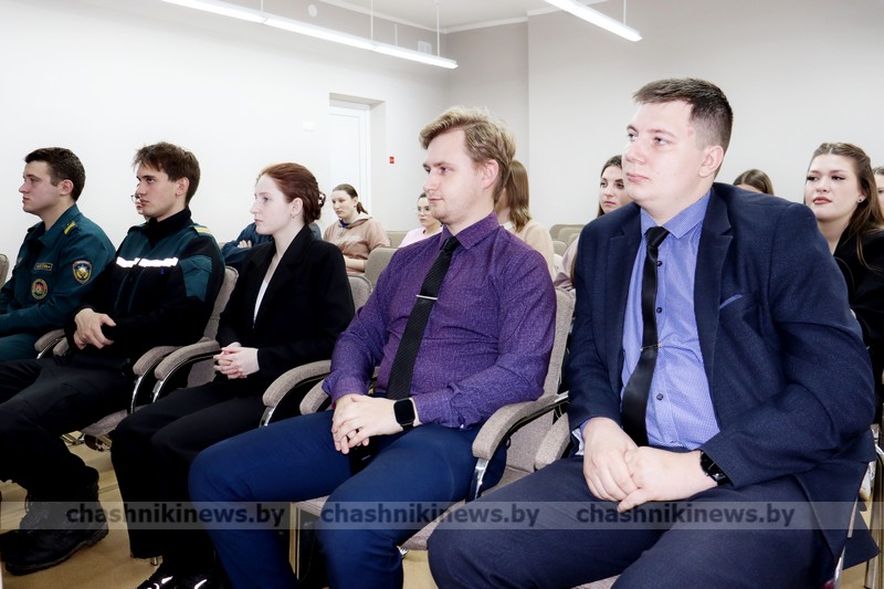 В Чашникской гимназии прошла диалоговая площадка с участием молодых специалистов
