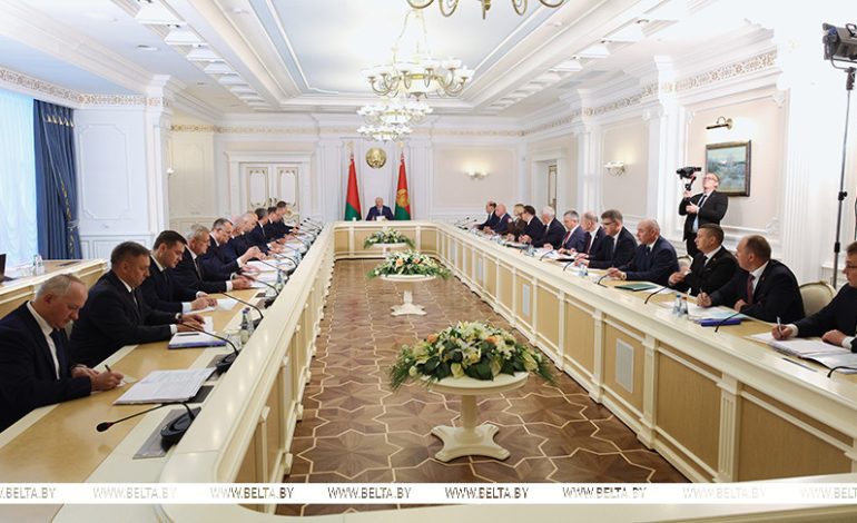 Чувствительные вопросы для людей и бюджета. Лукашенко собрал совещание с руководством Совмина