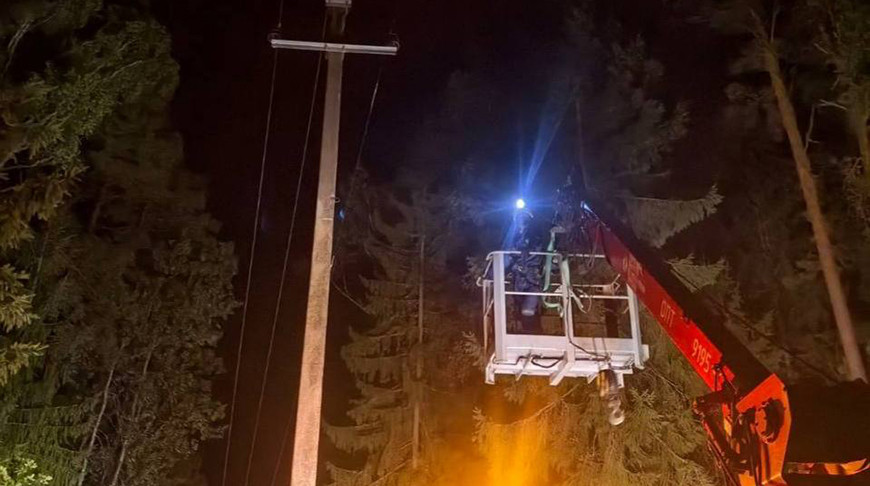 Устраняют последствия непогоды в Витебской области