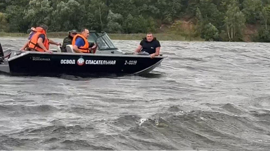 Сильный ветер перевернул лодку: рыбаков спасли на Лепельском озере