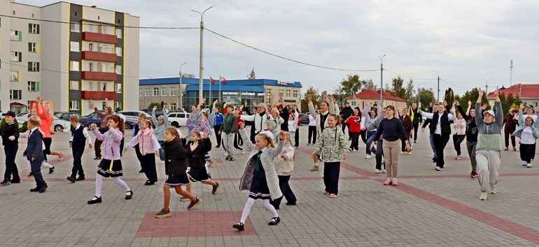 Народная зарядка объединила десятки чашничан