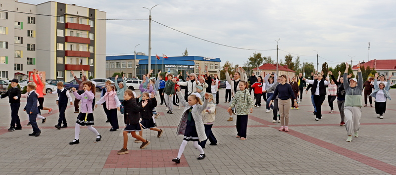 Народная зарядка объединила десятки чашничан