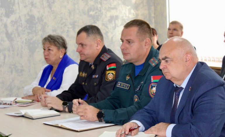 На рабочем совещании у председателя райисполкома рассмотрели актуальные вопросы жизнедеятельности района