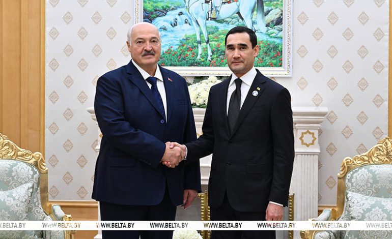 Лукашенко встретился с Президентом Туркменистана