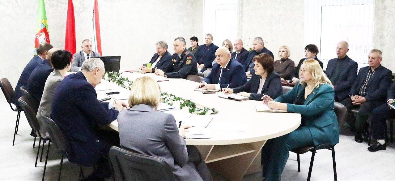 В Чашникском райисполкоме обсудили участие трудовых коллективов в спортивной жизни района